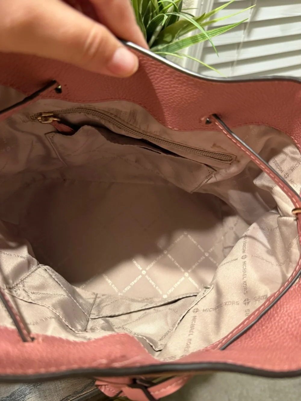 Michael Kors Rose Pink Leather Drawstring Bucket Shoulder Bag - Picture 4 of 5